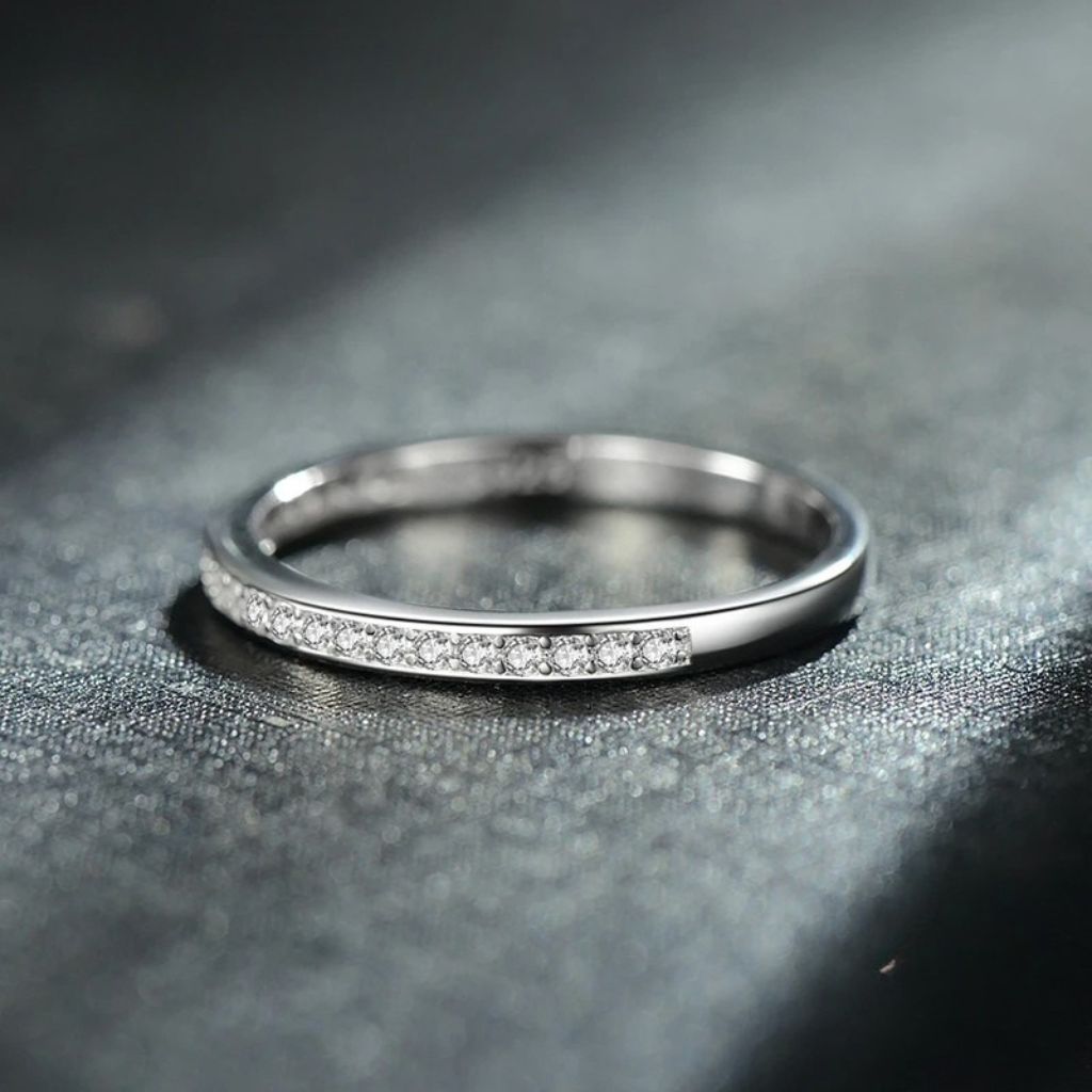 Anel Prata Meia Aliança com Cristal Zirconia